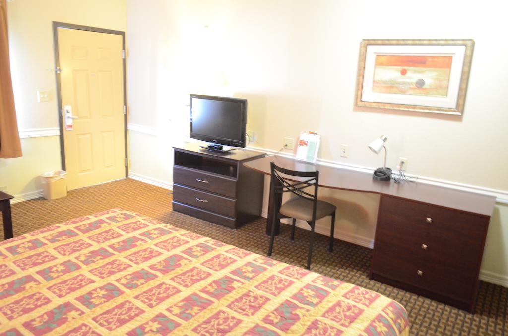 Budget Host Inn & Suites Humble Habitación foto